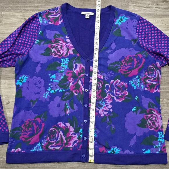 Isaac Mizrahi Live! Blue Floral Print V Neck Button Front Cardigan - Picture 5 of 6